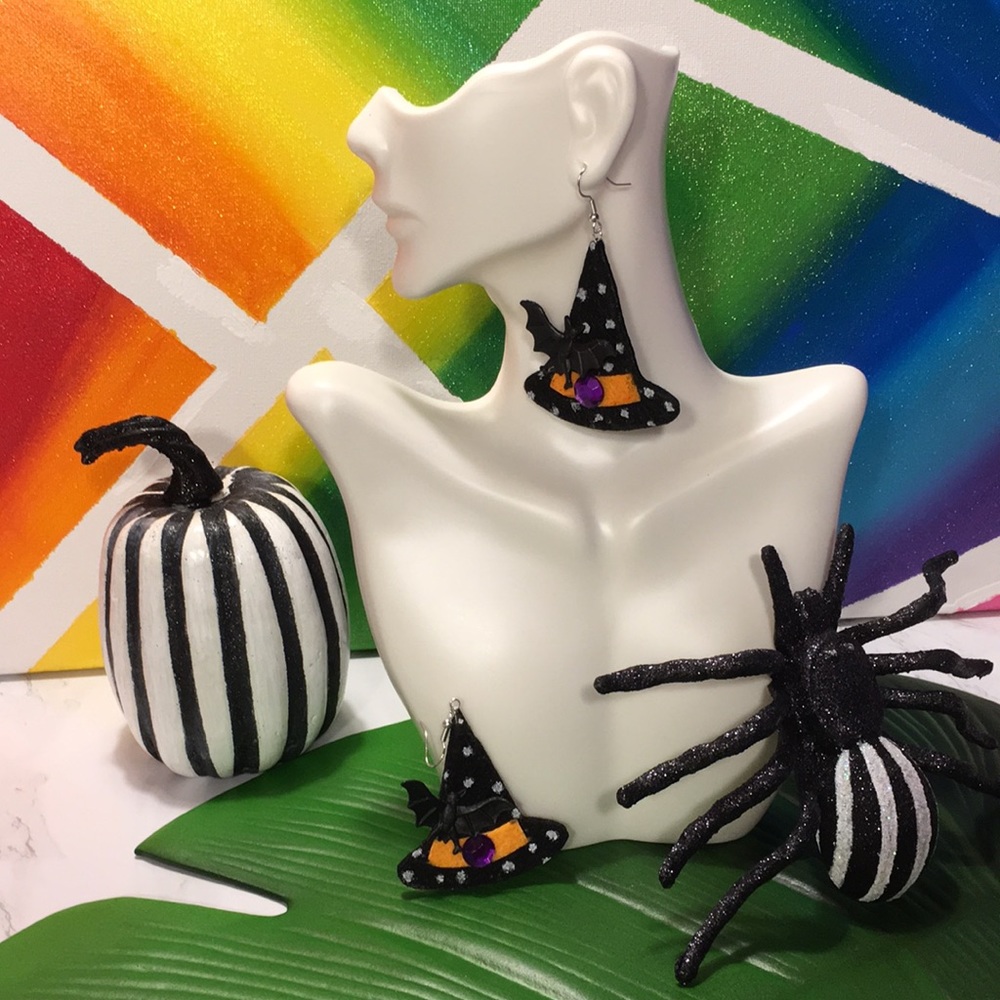 5/$25 
Handmade lightweight Halloween earrings